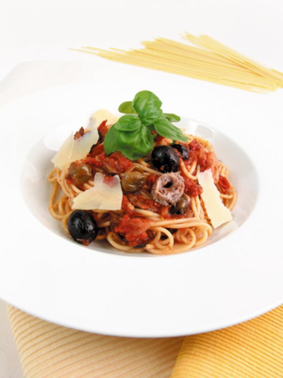 Spaghetti mit Sardellen und getrockneten Tomaten - Rezept | Kochrezepte.at
