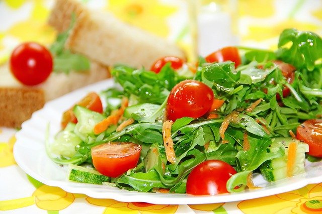 Rucola-Tomaten Salat - Rezept | Kochrezepte.at