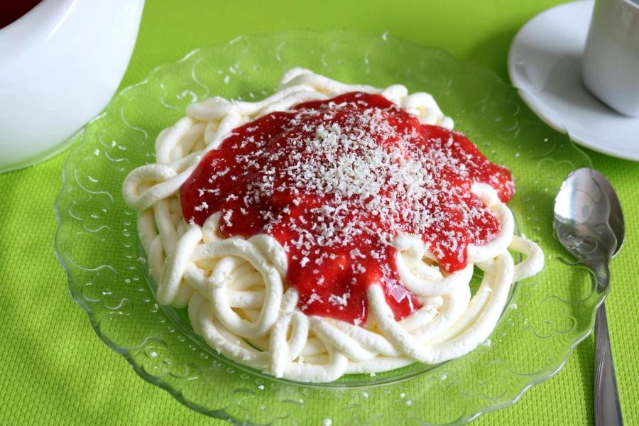 Spaghettieis-Dessert - Rezept | Kochrezepte.at
