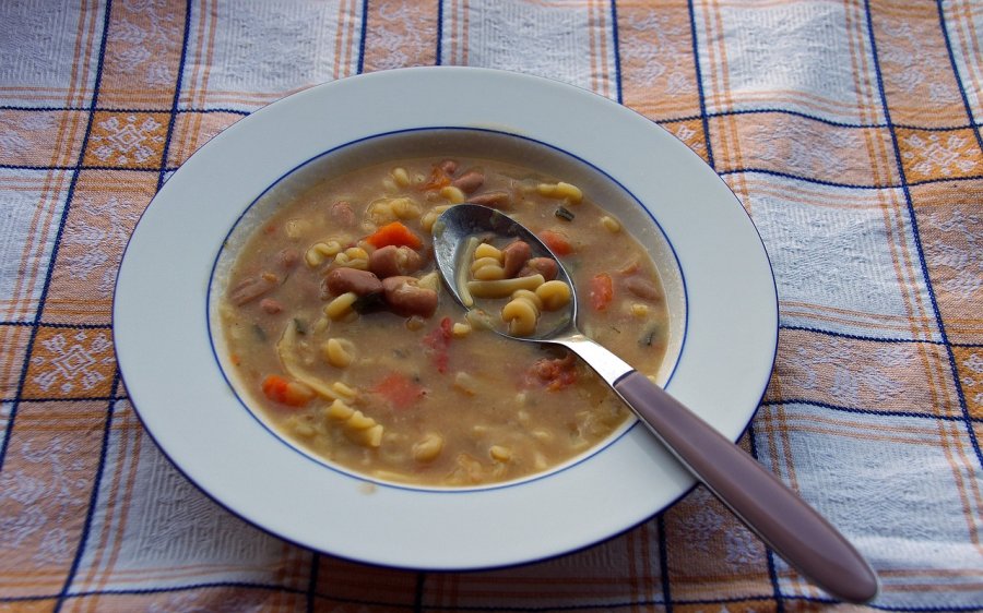 Bohnensuppe mit Nudeln - Rezept | Kochrezepte.at