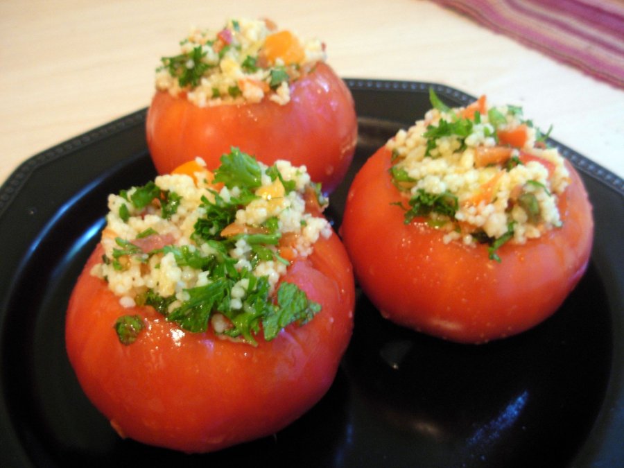 Tomaten mit Couscous gefüllt - Rezept | Kochrezepte.at